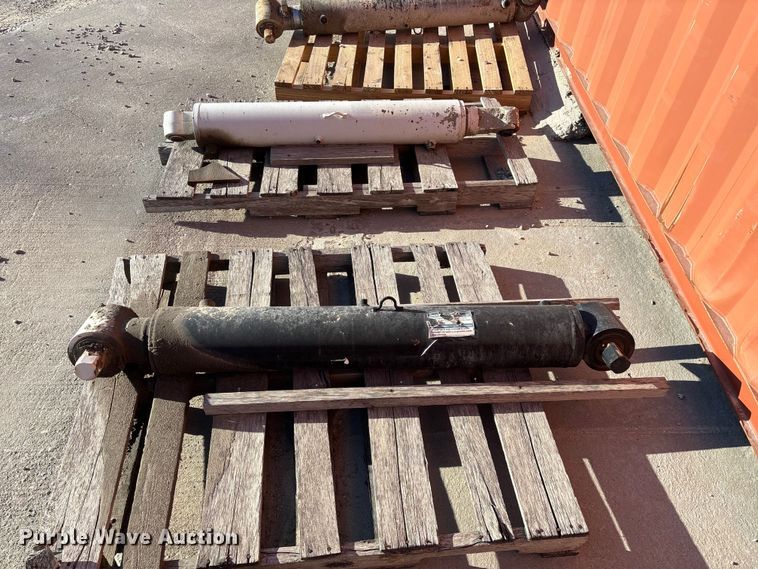 image for item EO4089 (6) ready mix truck hydraulic cylinders