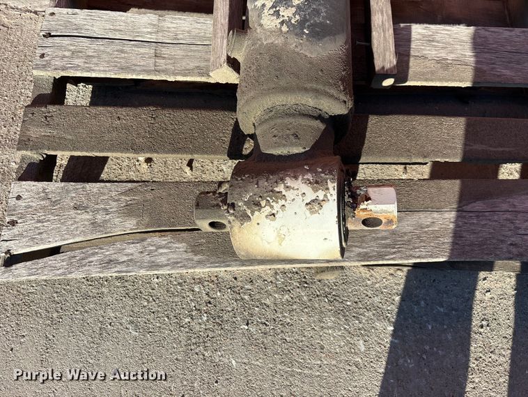 image for item EO4089 (6) ready mix truck hydraulic cylinders