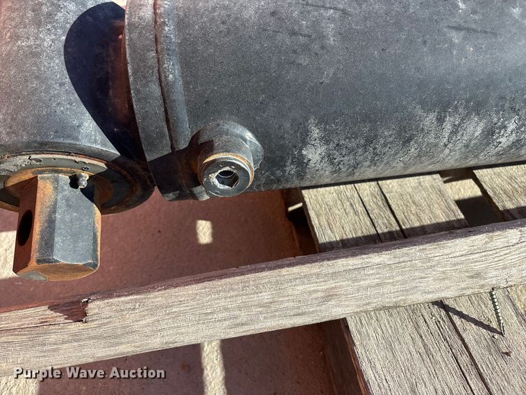 image for item EO4089 (6) ready mix truck hydraulic cylinders