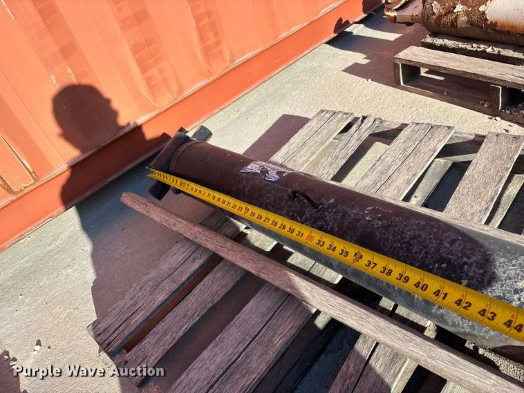 image for item EO4089 (6) ready mix truck hydraulic cylinders