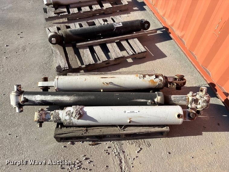 image for item EO4089 (6) ready mix truck hydraulic cylinders
