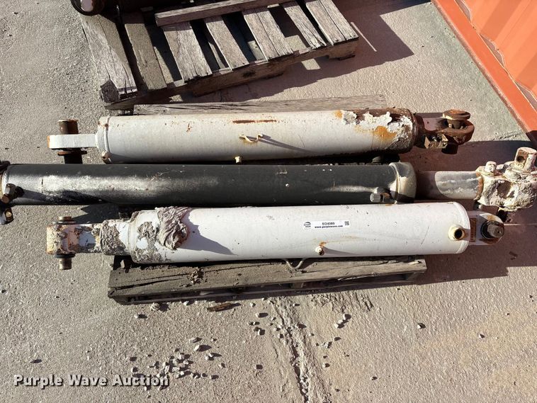 image for item EO4089 (6) ready mix truck hydraulic cylinders