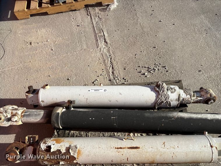image for item EO4089 (6) ready mix truck hydraulic cylinders