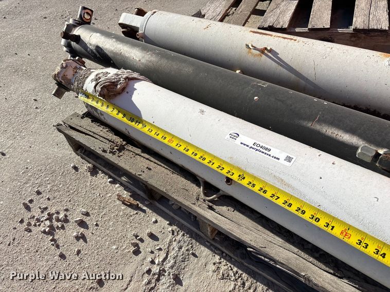 image for item EO4089 (6) ready mix truck hydraulic cylinders