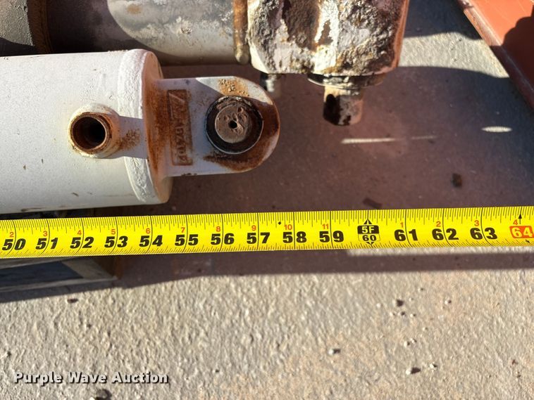 image for item EO4089 (6) ready mix truck hydraulic cylinders