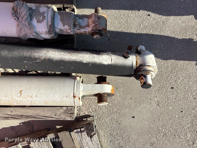 image for item EO4089 (6) ready mix truck hydraulic cylinders