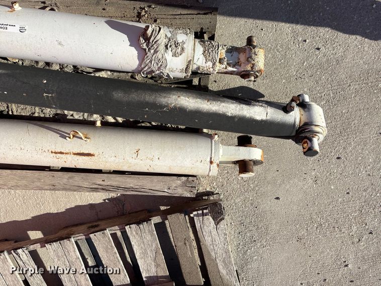 image for item EO4089 (6) ready mix truck hydraulic cylinders