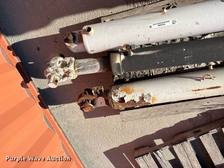 image for item EO4089 (6) ready mix truck hydraulic cylinders