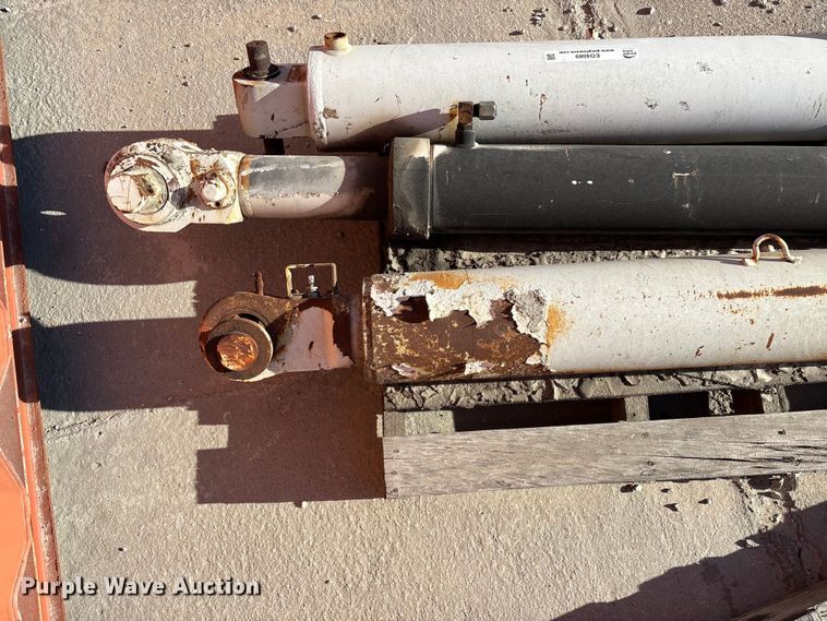 image for item EO4089 (6) ready mix truck hydraulic cylinders