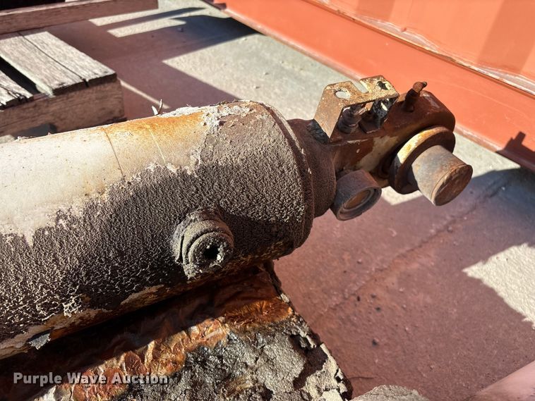 image for item EO4089 (6) ready mix truck hydraulic cylinders