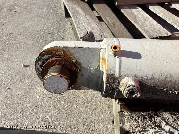 image for item EO4089 (6) ready mix truck hydraulic cylinders