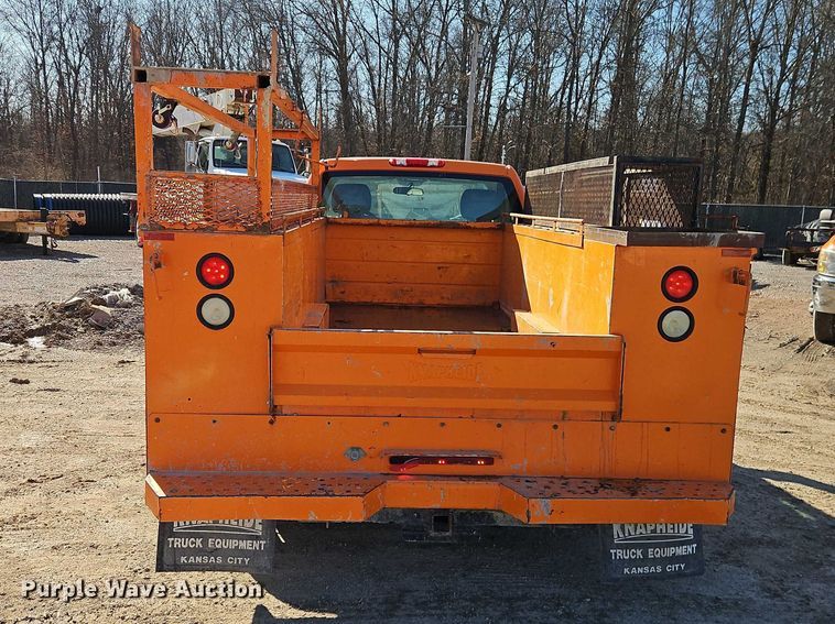 image for item EO7068 2013 Chevrolet Silverado 3500HD utility bed pickup truck