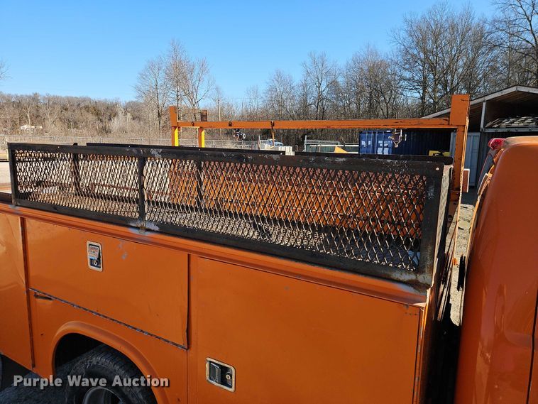 image for item EO7068 2013 Chevrolet Silverado 3500HD utility bed pickup truck
