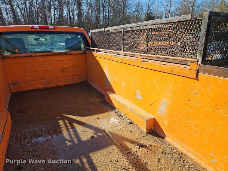 image for item EO7068 2013 Chevrolet Silverado 3500HD utility bed pickup truck