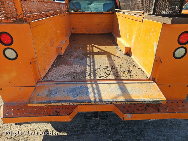 image for item EO7068 2013 Chevrolet Silverado 3500HD utility bed pickup truck