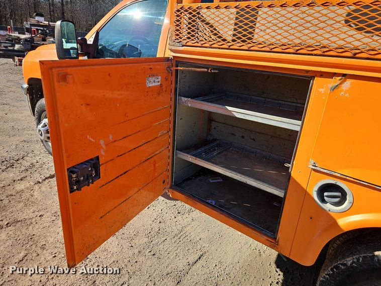image for item EO7068 2013 Chevrolet Silverado 3500HD utility bed pickup truck