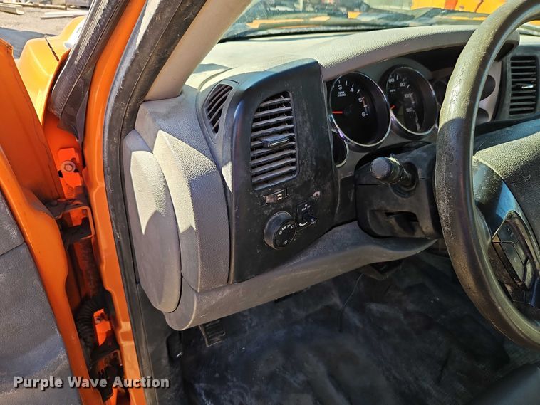 image for item EO7068 2013 Chevrolet Silverado 3500HD utility bed pickup truck