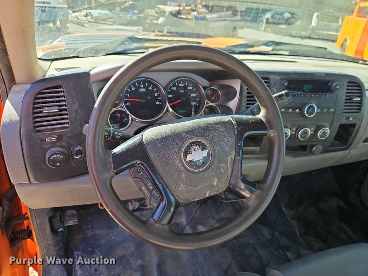 image for item EO7068 2013 Chevrolet Silverado 3500HD utility bed pickup truck