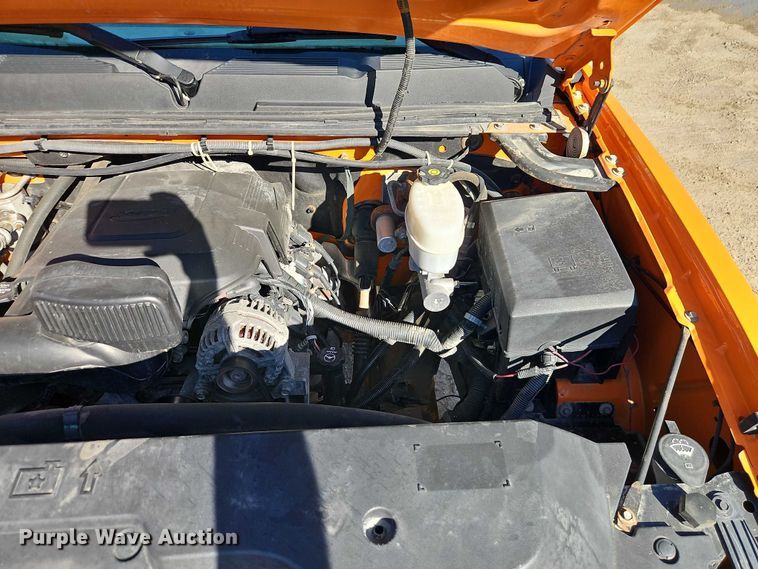 image for item EO7068 2013 Chevrolet Silverado 3500HD utility bed pickup truck