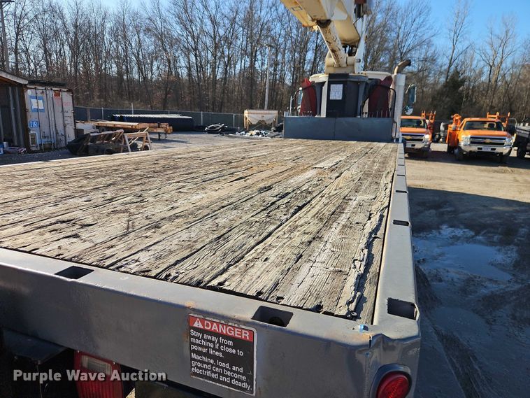 image for item EO7069 1999 Sterling L-Line crane truck