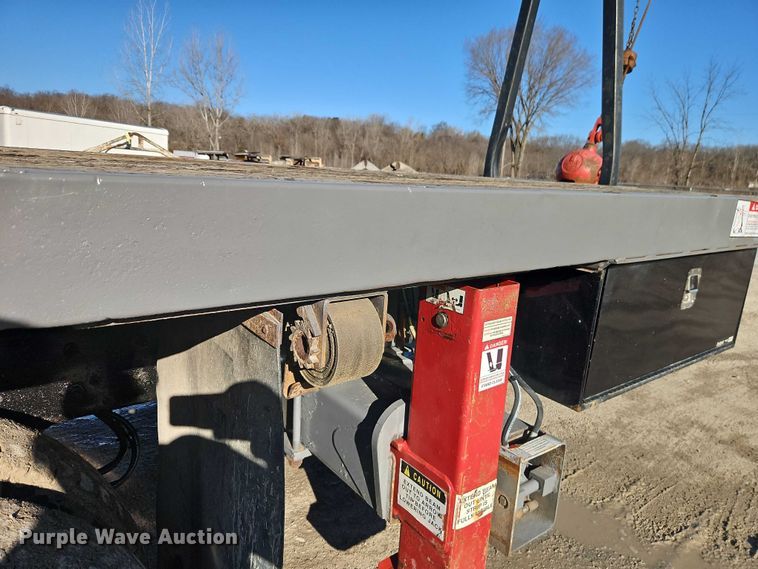 image for item EO7069 1999 Sterling L-Line crane truck