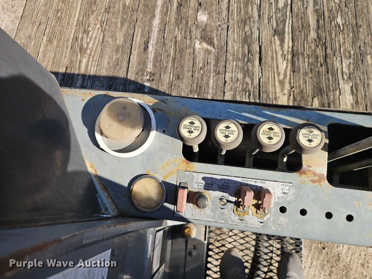 image for item EO7069 1999 Sterling L-Line crane truck