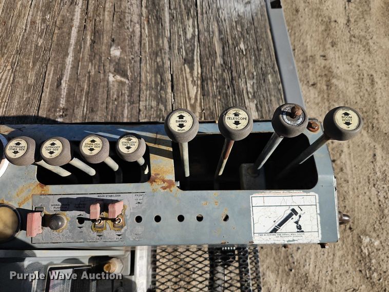 image for item EO7069 1999 Sterling L-Line crane truck