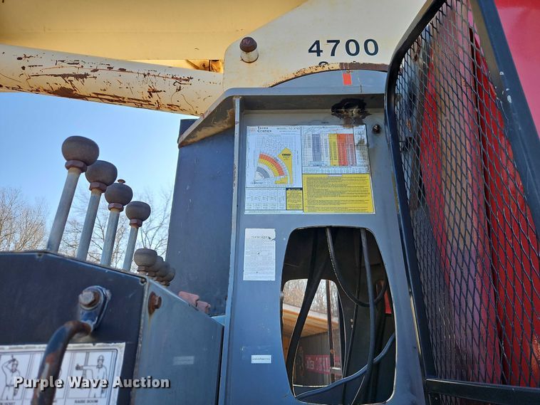 image for item EO7069 1999 Sterling L-Line crane truck