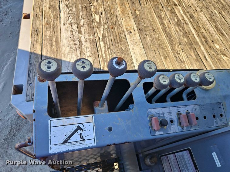 image for item EO7069 1999 Sterling L-Line crane truck