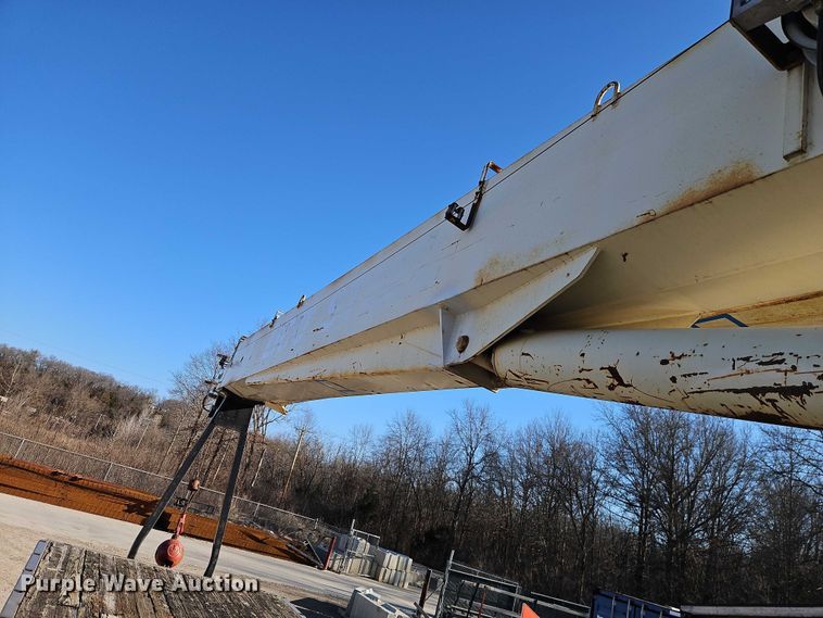 image for item EO7069 1999 Sterling L-Line crane truck