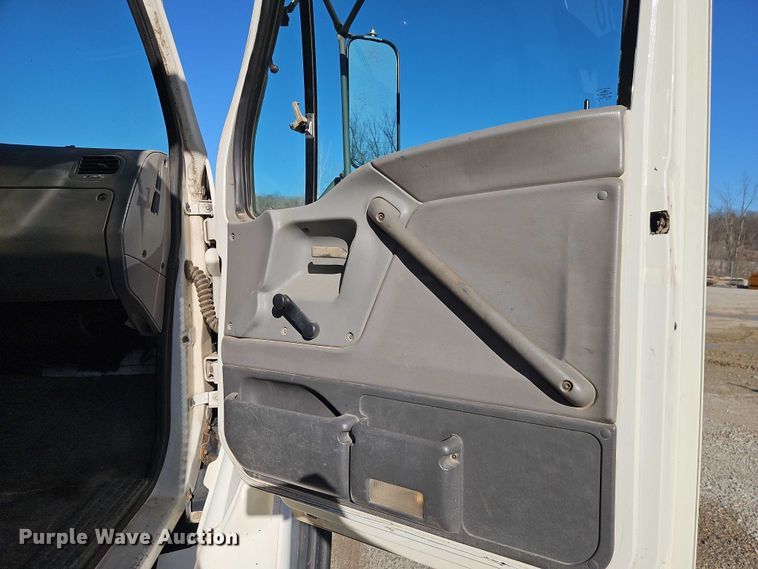 image for item EO7069 1999 Sterling L-Line crane truck