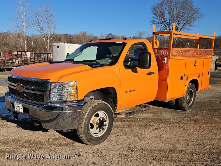 2013 Chevrolet Silverado 3500HD utility bed pickup truck