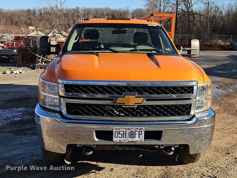 image for item EO7070 2013 Chevrolet Silverado 3500HD utility bed pickup truck