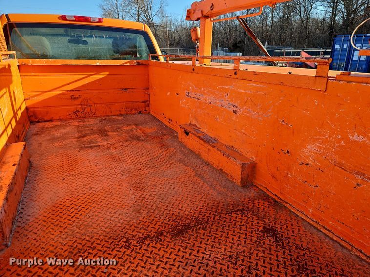 image for item EO7070 2013 Chevrolet Silverado 3500HD utility bed pickup truck