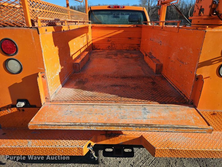 image for item EO7070 2013 Chevrolet Silverado 3500HD utility bed pickup truck