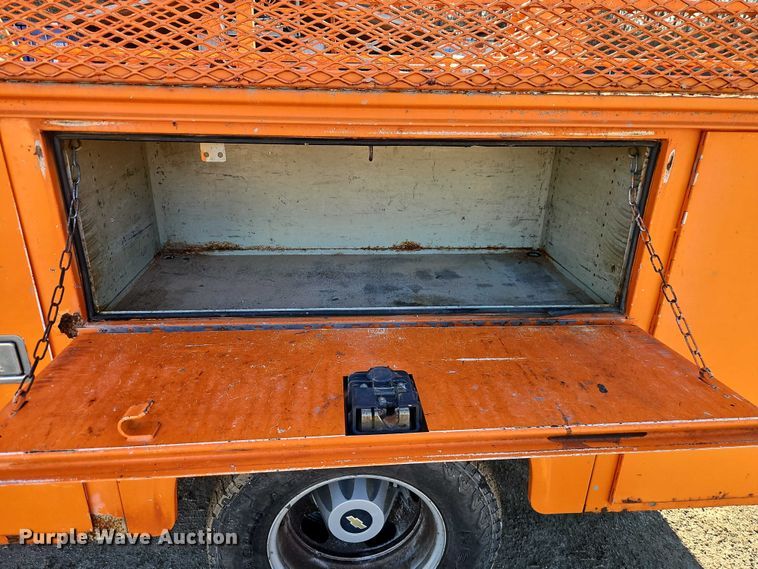 image for item EO7070 2013 Chevrolet Silverado 3500HD utility bed pickup truck
