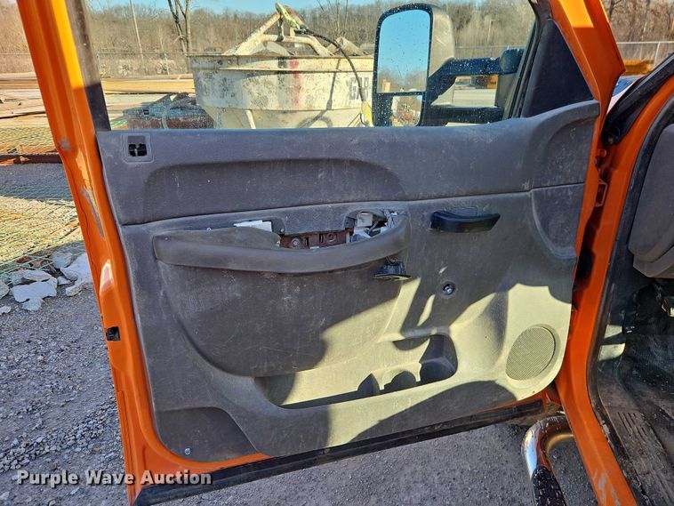 image for item EO7070 2013 Chevrolet Silverado 3500HD utility bed pickup truck
