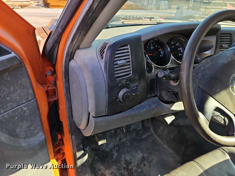 image for item EO7070 2013 Chevrolet Silverado 3500HD utility bed pickup truck