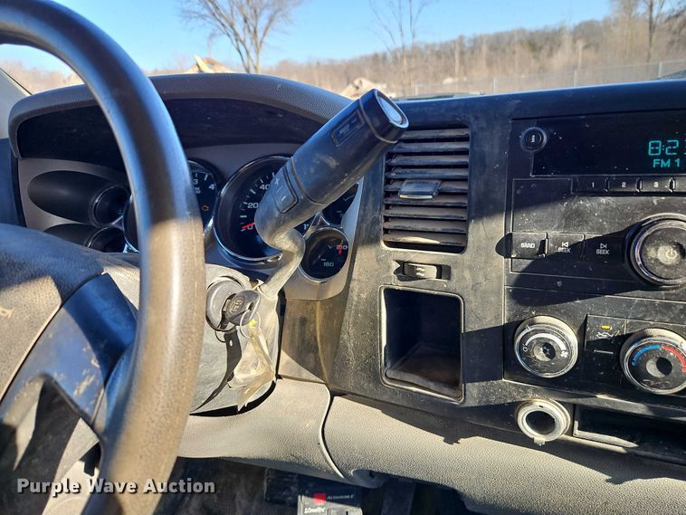 image for item EO7070 2013 Chevrolet Silverado 3500HD utility bed pickup truck