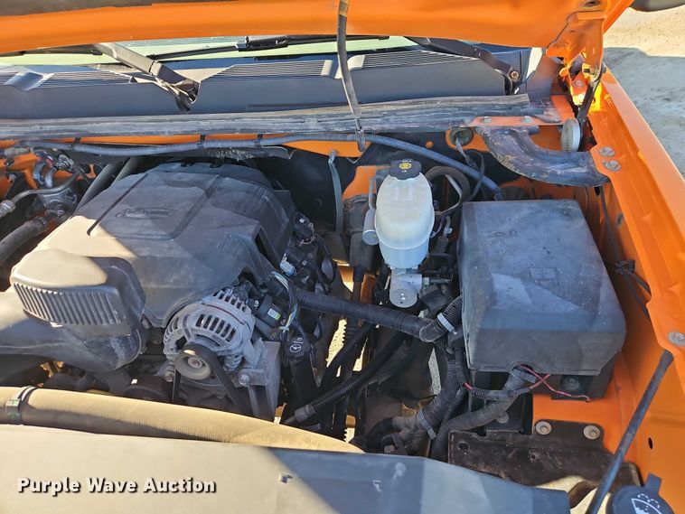 image for item EO7070 2013 Chevrolet Silverado 3500HD utility bed pickup truck