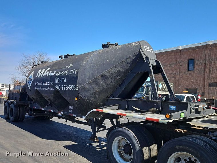 image for item EO7114 1968 Fruehauf asphalt trailer
