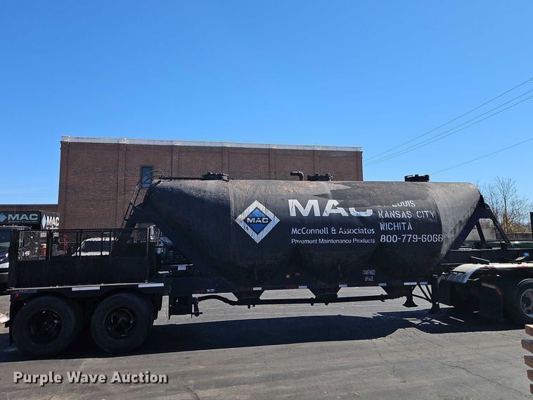 image for item EO7114 1968 Fruehauf asphalt trailer