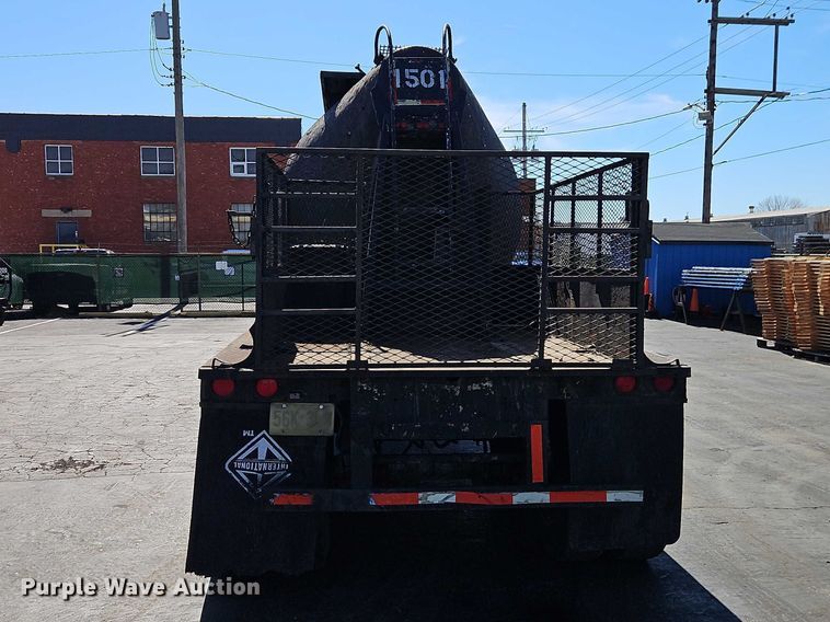 image for item EO7114 1968 Fruehauf asphalt trailer