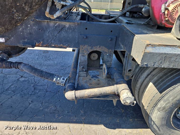 image for item EO7114 1968 Fruehauf asphalt trailer