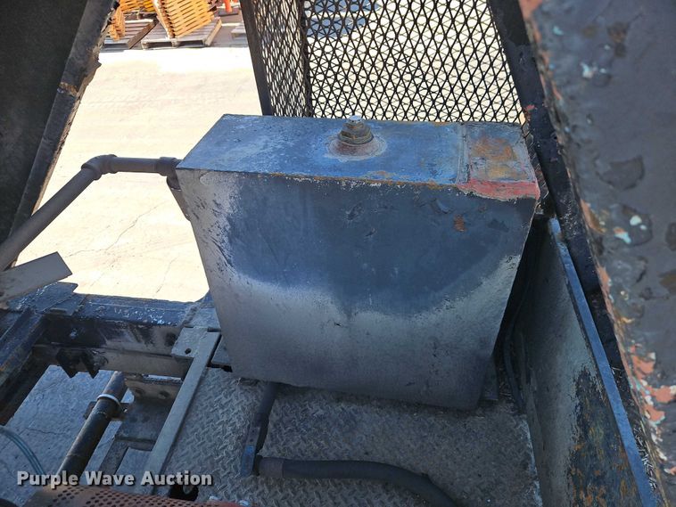 image for item EO7114 1968 Fruehauf asphalt trailer