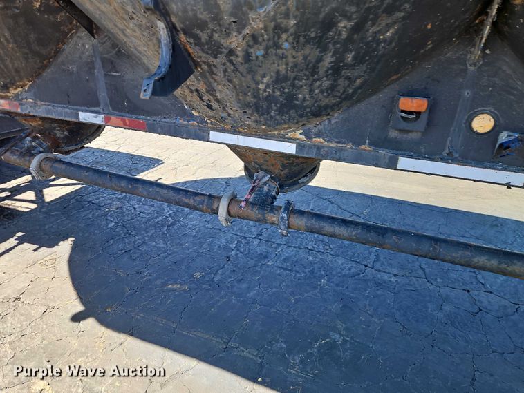 image for item EO7114 1968 Fruehauf asphalt trailer