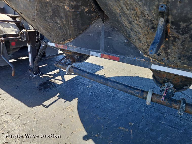 image for item EO7114 1968 Fruehauf asphalt trailer