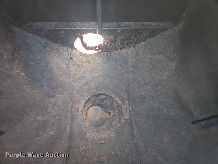 image for item EO7114 1968 Fruehauf asphalt trailer