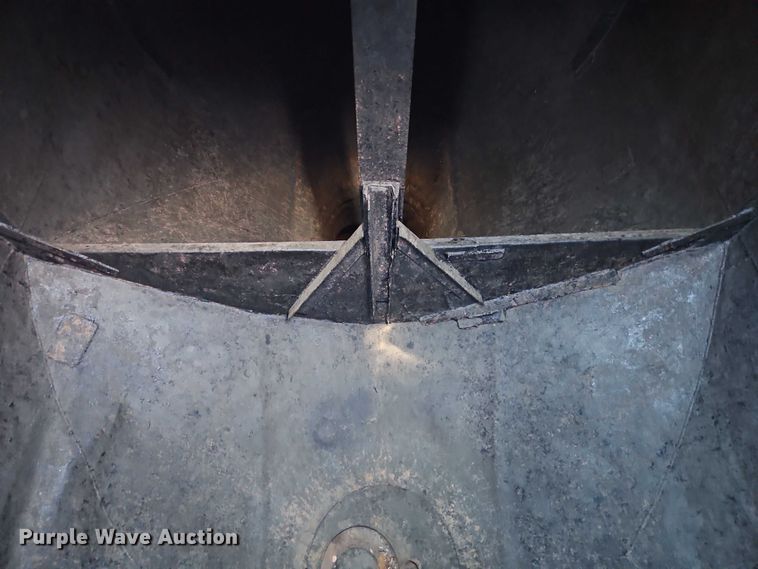 image for item EO7114 1968 Fruehauf asphalt trailer