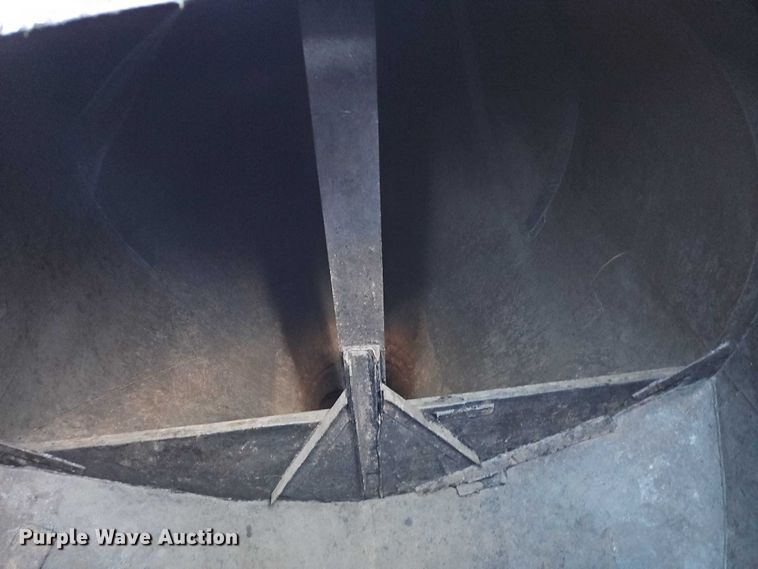 image for item EO7114 1968 Fruehauf asphalt trailer